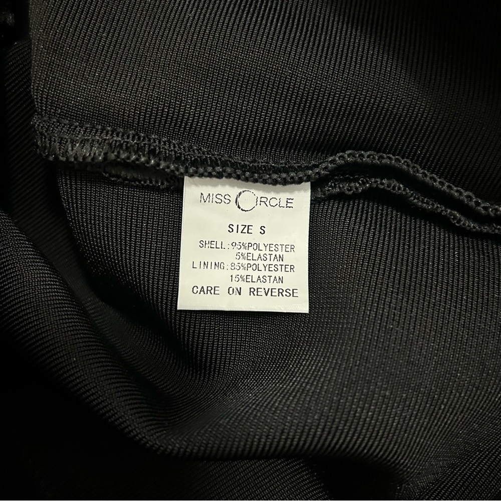 Miss Circle Elegant Black Off-Shoulder Corset Dress - Picture 13 of 16